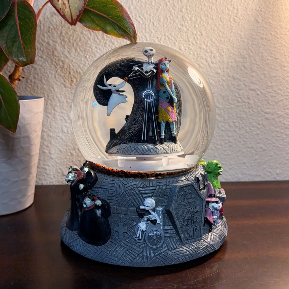 Disney’s Nightmare Before Christmas 30th Anniversary Edition musical Waterglobe